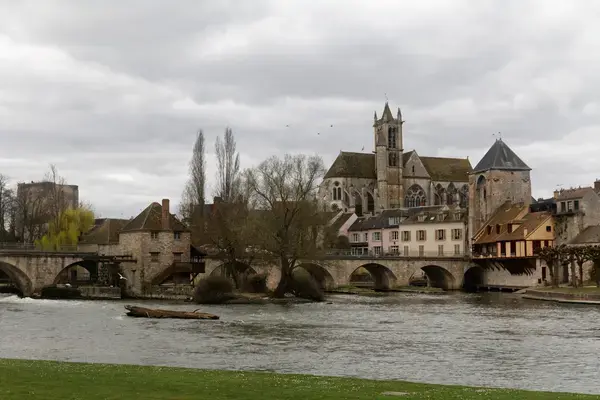 Monte Escalier Qualité Pose monte escalier Moret-Loing-et-Orvanne